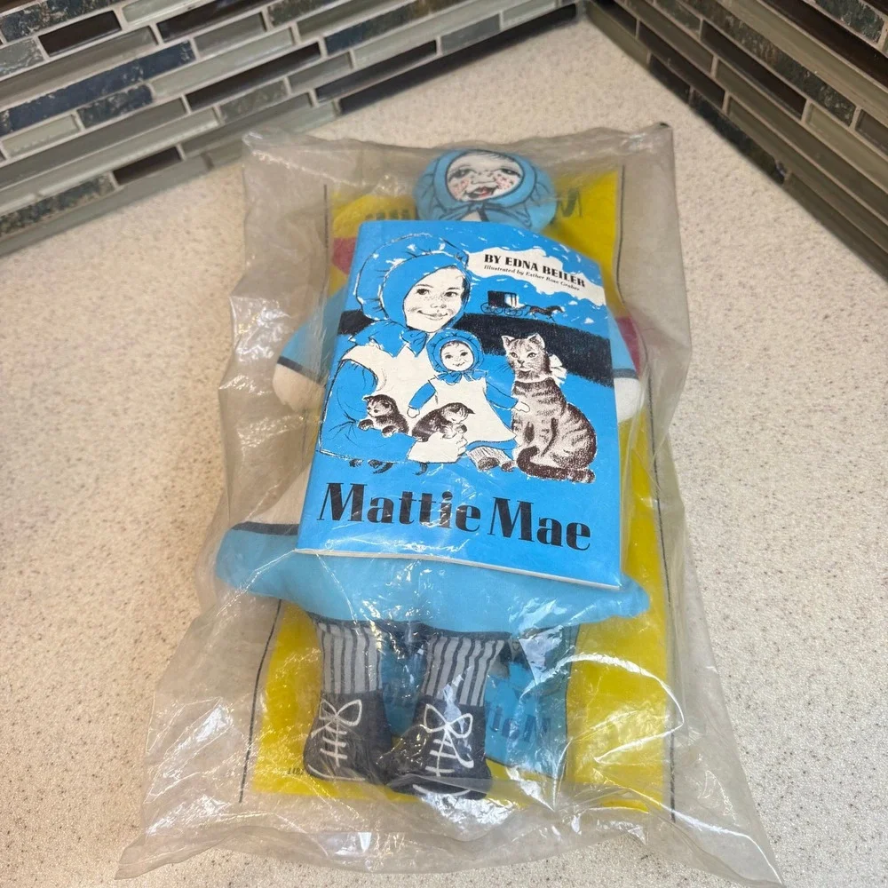VTG Mattie Mae Amish Doll and Storybook Set by Edna Beiler Vintage Plush 15